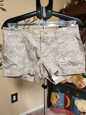 NWT Old Navy tan / white floral print shorts sz 2